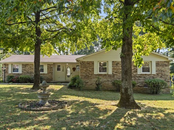 126 Robin Hood Rd , Dickson, TN 37055