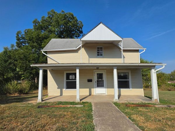 406 N Garfield Street , Willow Springs, MO 65793