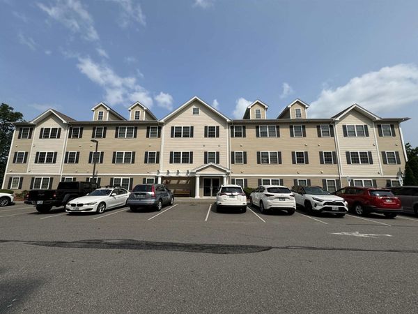 20 Sentinel Court, Unit 200, Manchester, NH 03104