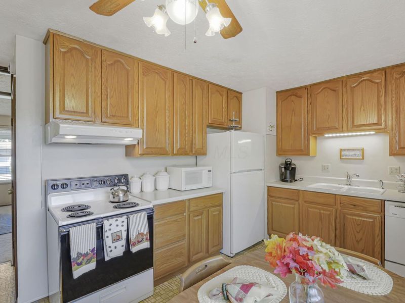 3060 Dunloe Road, Columbus, OH 43232 Photo 16