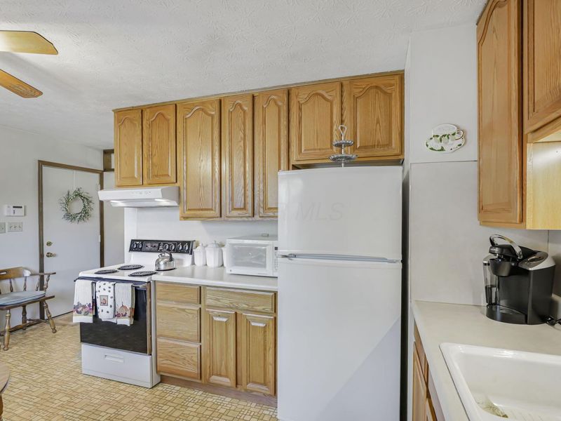 3060 Dunloe Road, Columbus, OH 43232 Photo 17