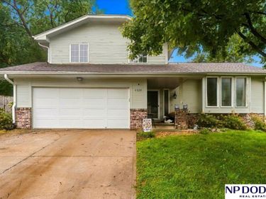4929 Red Rock Avenue, Omaha, NE 68157