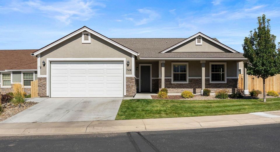 744 E Cottage Loop, Gardnerville, NV 89460 Photo