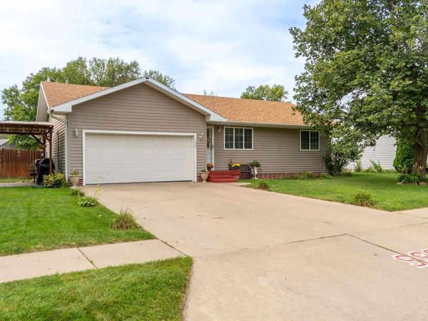 1605 F St., South Sioux City, NE 68776