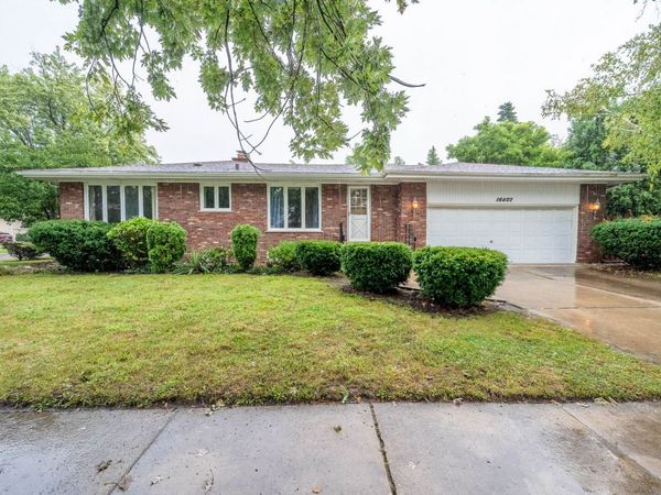 16407 Woodlawn Avenue E, South Holland, IL 60473