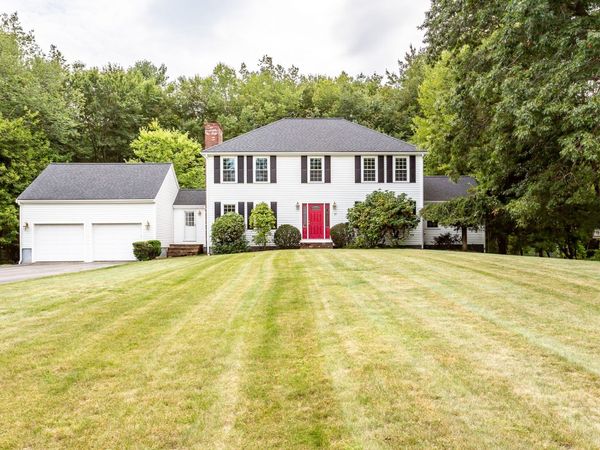 27 Gretchen Way, Raynham, MA 02767