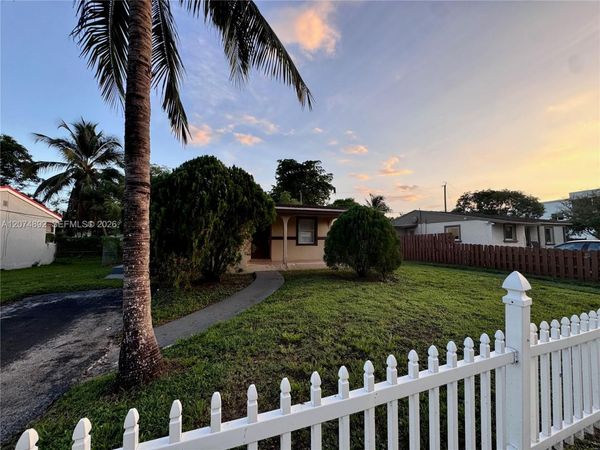 3040 NW 7th St , Pompano Beach, FL 33069