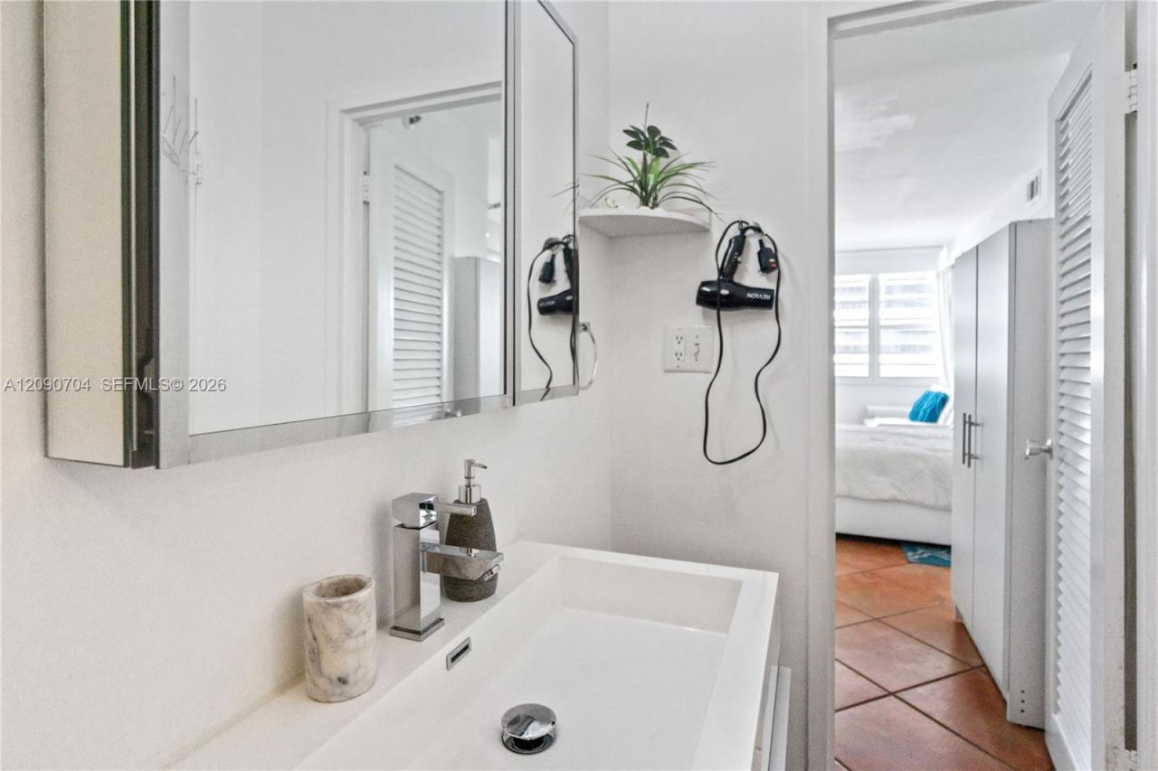 100 Lincoln Rd , Unit 1127, Miami Beach, FL 33139 Photo