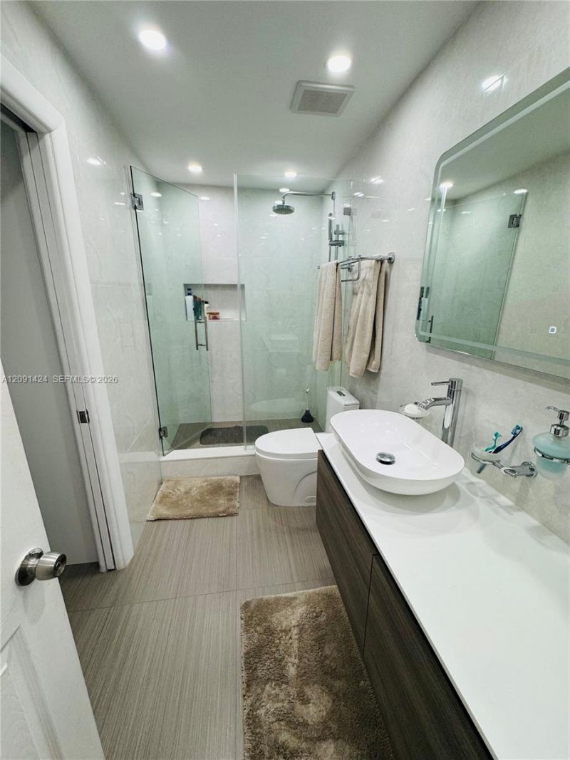 1555 W 44th Pl , Unit 214D, Hialeah, FL 33012 Photo