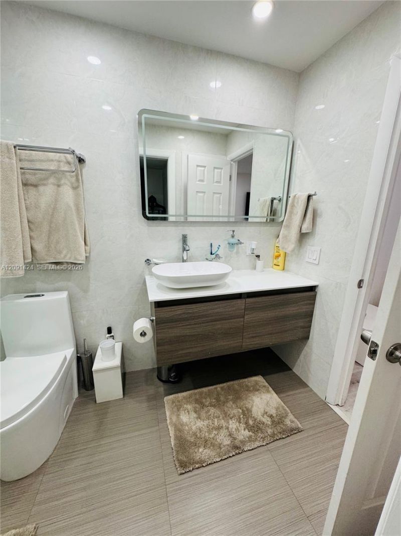 1555 W 44th Pl , Unit 214D, Hialeah, FL 33012 Photo