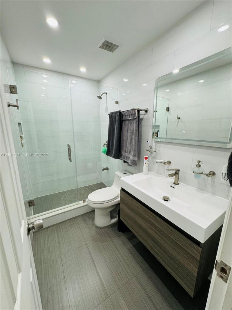 1555 W 44th Pl , Unit 214D, Hialeah, FL 33012 Photo