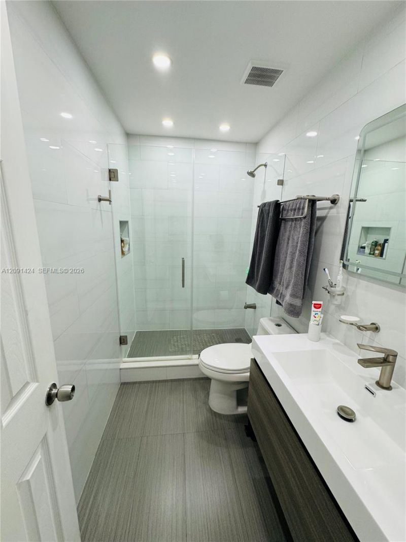 1555 W 44th Pl , Unit 214D, Hialeah, FL 33012 Photo
