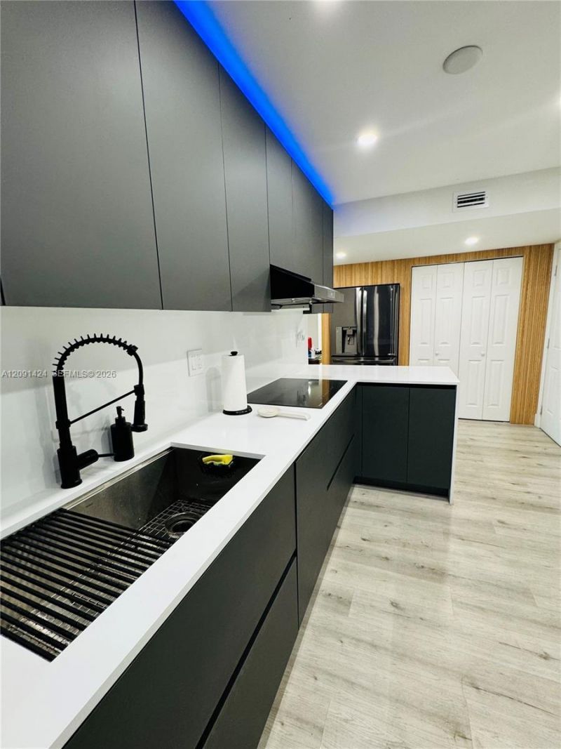1555 W 44th Pl , Unit 214D, Hialeah, FL 33012 Photo
