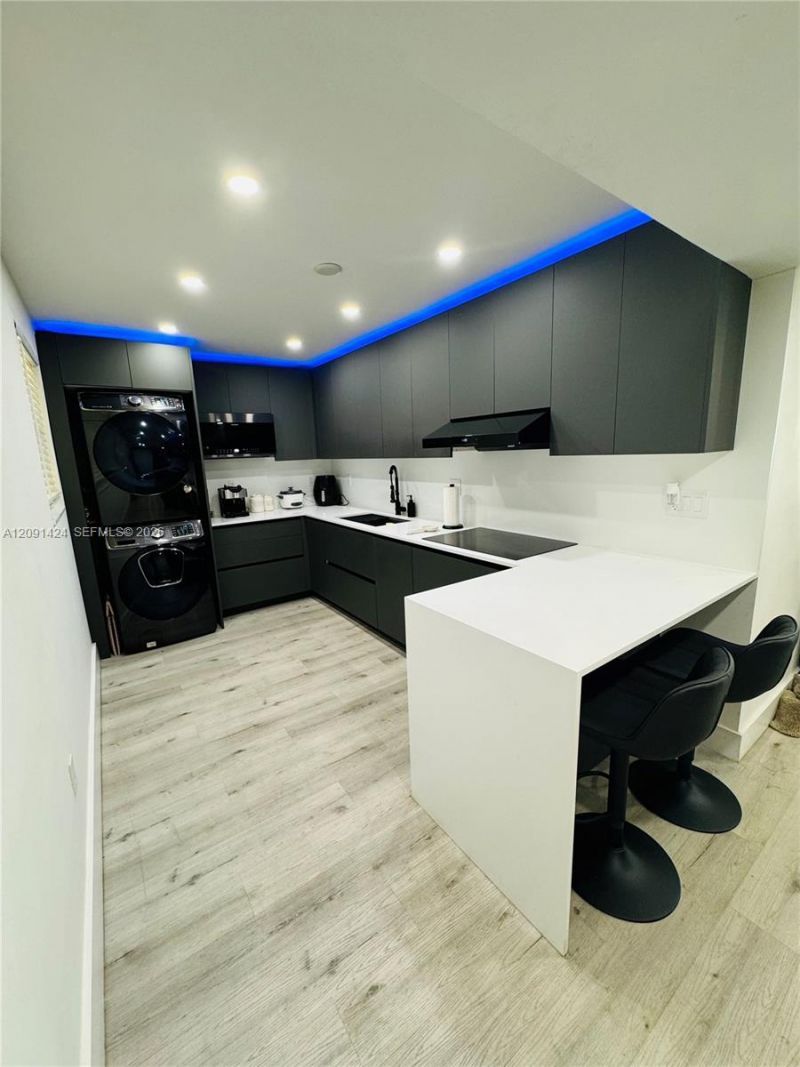 1555 W 44th Pl , Unit 214D, Hialeah, FL 33012 Photo