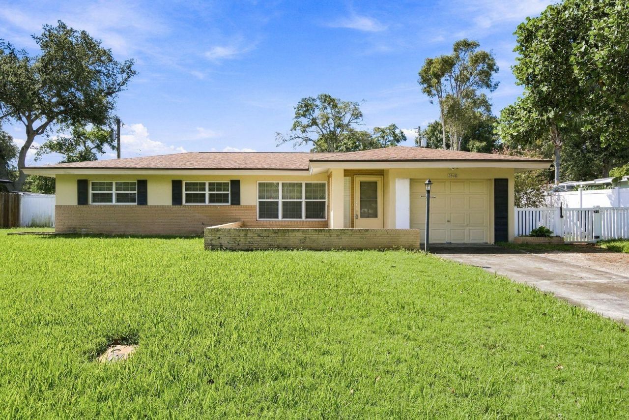 2548 Forest Parkway N, Largo, FL 33771 Main Photo