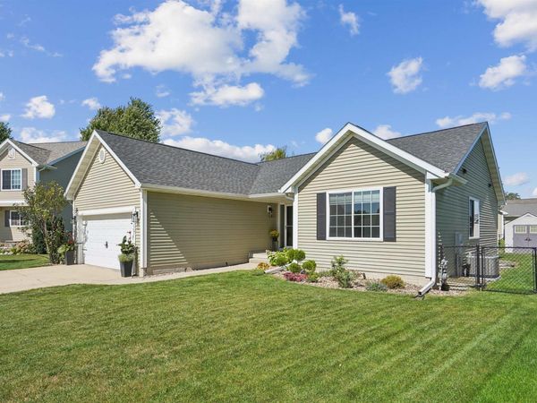 1527 Andover Court, Cedar Falls, IA 50613
