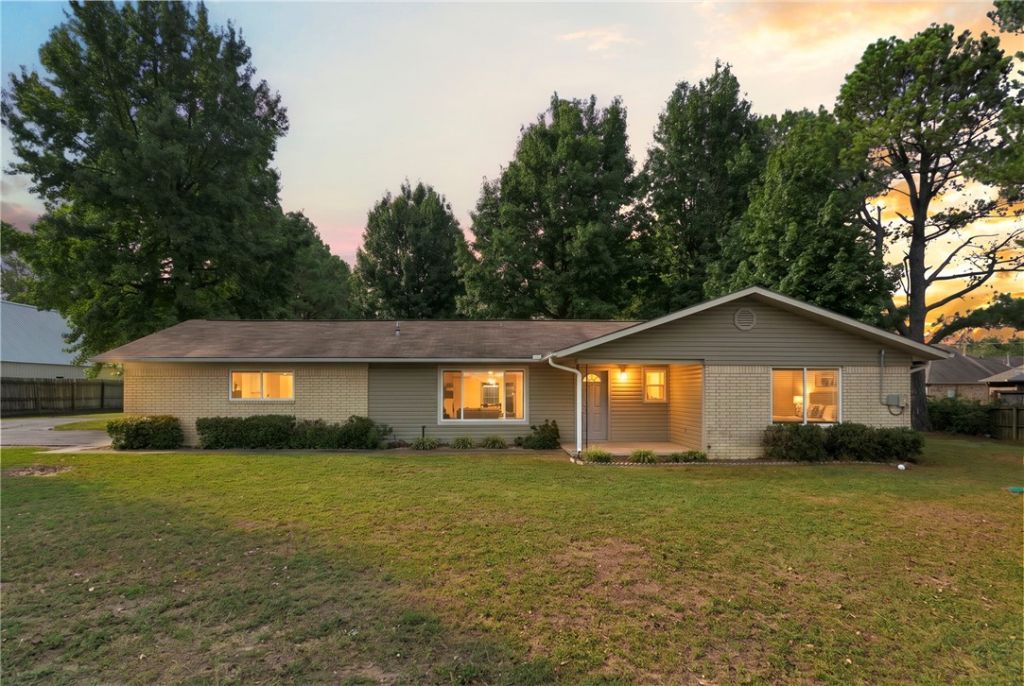 179 Morris Avenue, Springdale, AR 72764 Main Photo