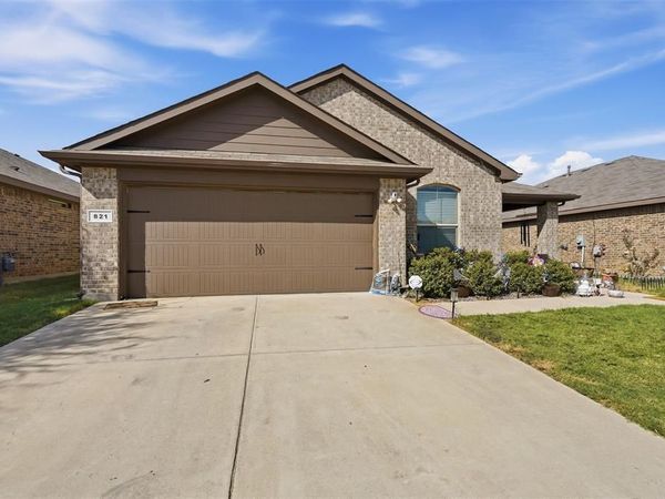 821 Rutherford Drive, Crowley, TX 76036