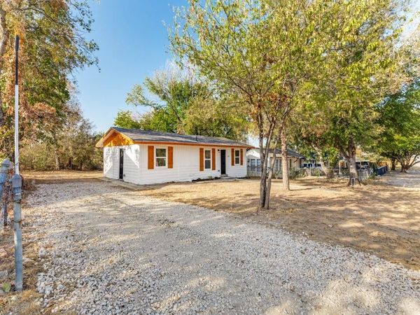 5217 Landino Street , Sansom Park, TX 76114