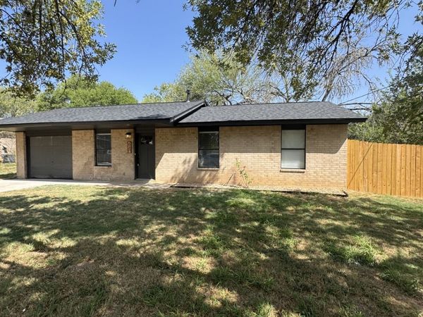 610 Franklin Blvd, Pleasanton, TX 78064