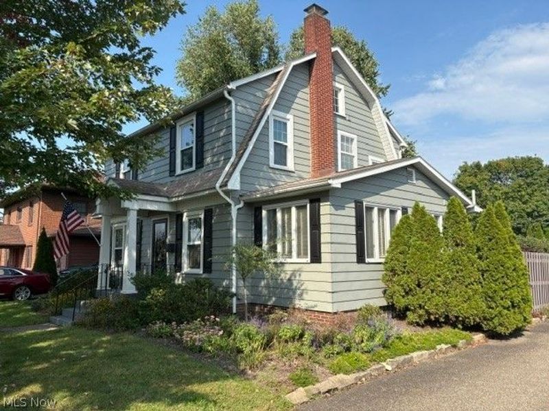 925 4th Street NW, New Philadelphia, OH 44663 Photo 2