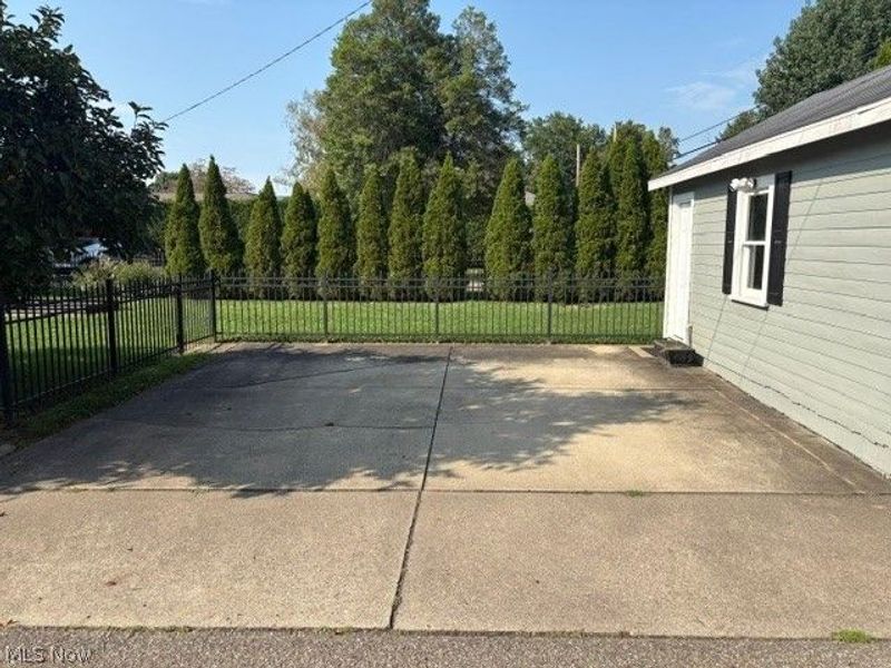 925 4th Street NW, New Philadelphia, OH 44663 Photo 4