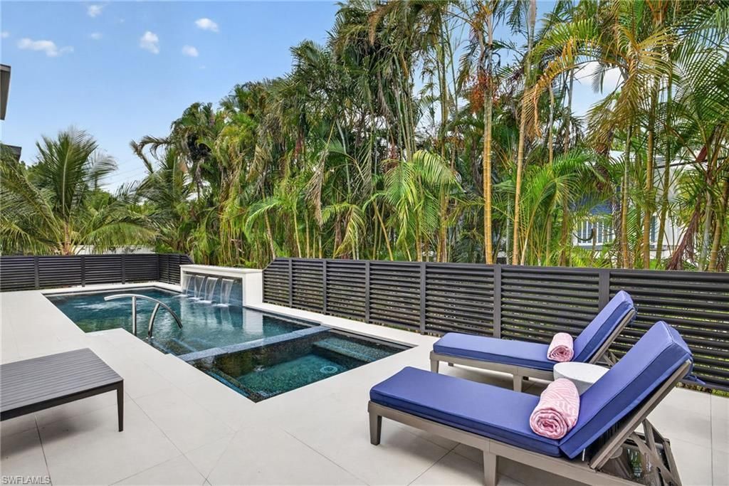 1085 Sandpiper St, Naples, FL 34102 Photo