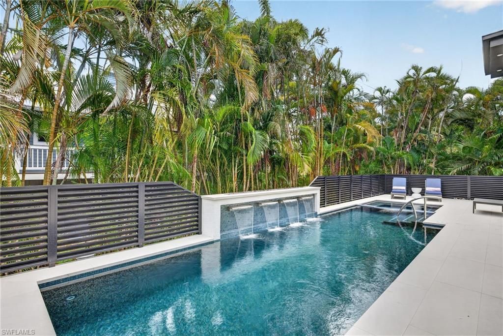 1085 Sandpiper St, Naples, FL 34102 Photo