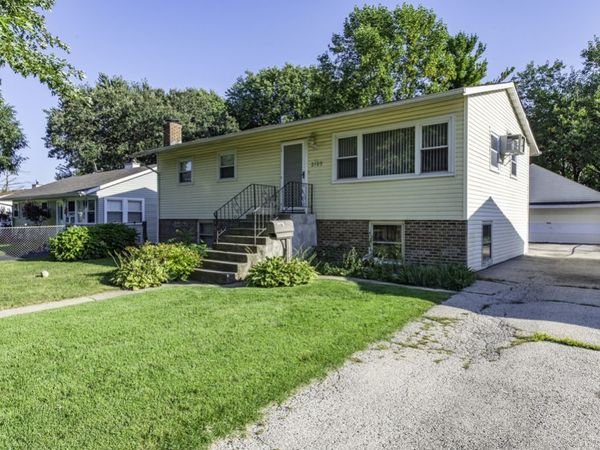 2109 W Pacific Avenue, Waukegan, IL 60085