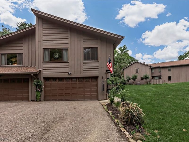 791 Geddes Bluff, Sagamore Hills, OH 44067 Photo 3