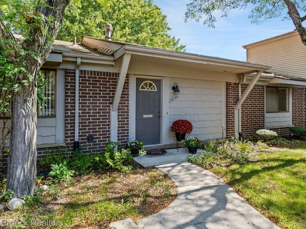 29764 Farmbrook Villa Lane , Southfield, Mi 48034