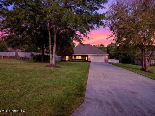 15525 Old Oak Court, Gulfport, MS 39503