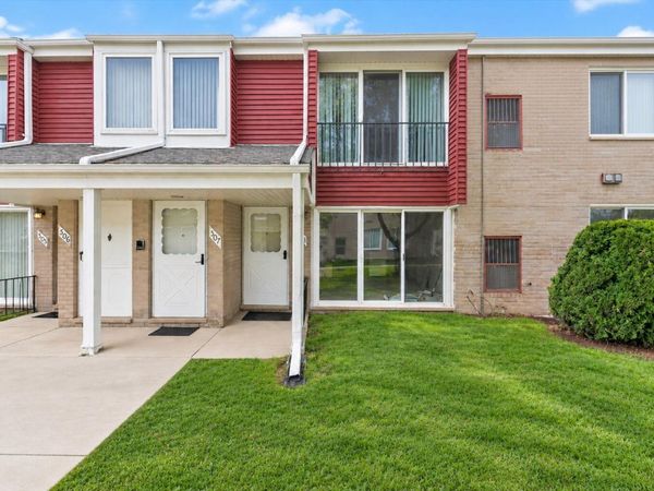 507 Sunset Lane, Saint Clair Shores, MI 48082