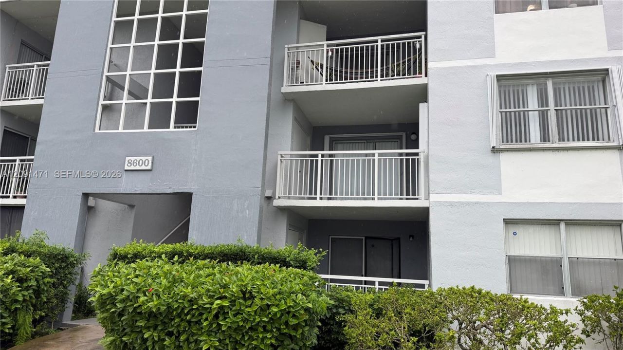 8600 SW 212th St, Unit 205, Cutler Bay, FL 33189 Photo