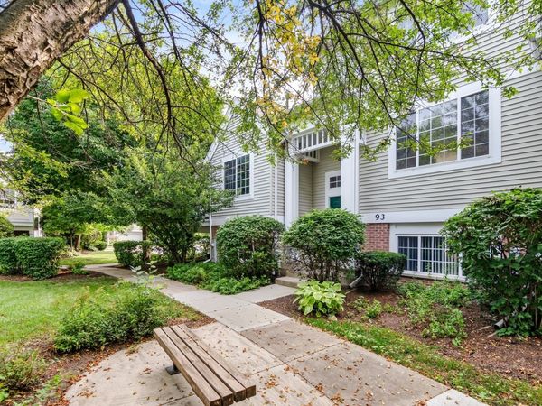 93 Cantal Court , Wheeling, IL 60090