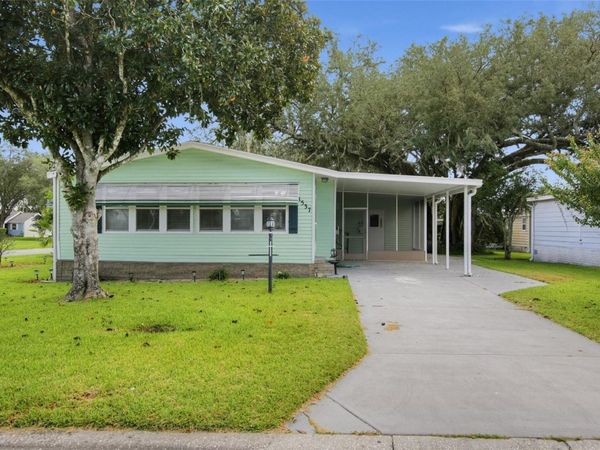 1537 E SCHWARTZ BOULEVARD , LADY LAKE, FL 32159