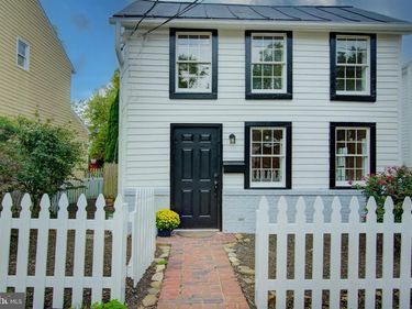 221 SOUTH STREET SE, LEESBURG, VA 20175