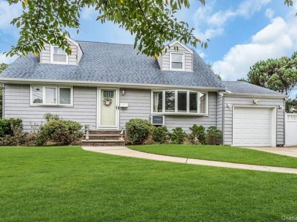 8 N Summit Drive , Massapequa, NY 11758