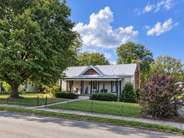 218 W Main St , Liberty, TN 37095