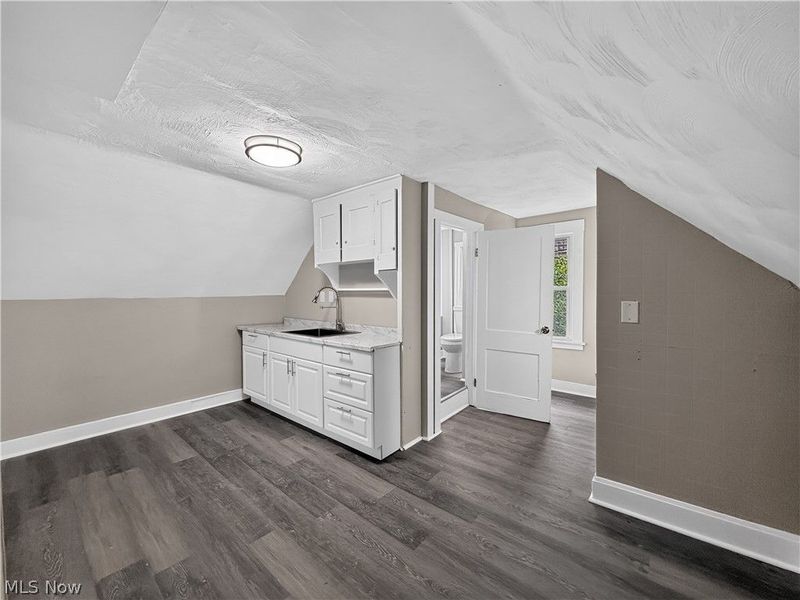 11502 Fairport Avenue, Cleveland, OH 44108 Photo 23