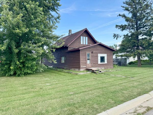 102 5th Avenue SE, Baudette, MN 56623