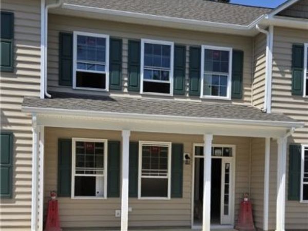 203 Patriots Village Court , West Point, VA 23181