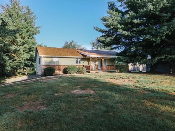 30 Hickory Street, Nashville, IL 62263