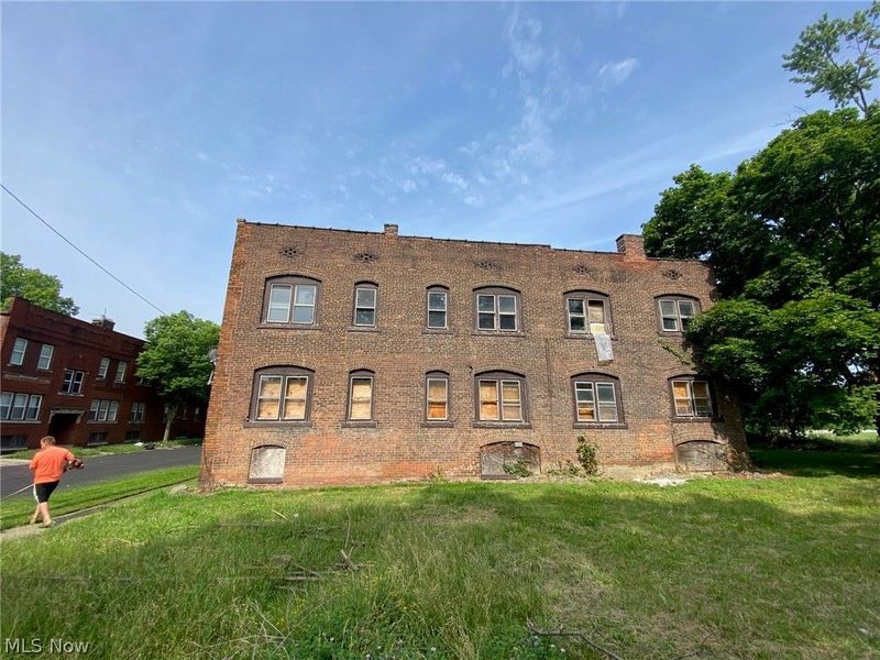 15213 Ridpath Avenue, Cleveland, OH 44110 Photo 2