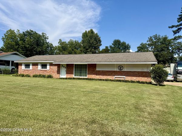 17600 E John C Stennis Drive, Louisville, MS 39339