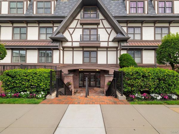 77 Maple Avenue , Unit 100, Rockville Centre, NY 11570