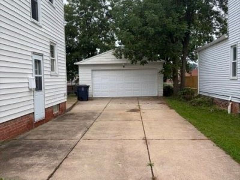 1388 Cranover Road, Lyndhurst, OH 44124 Photo 3