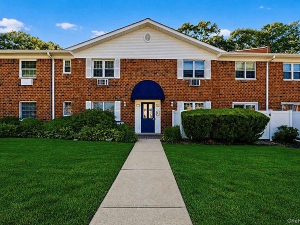 460 Old Town Road, Unit 11I, Port Jefferson Station, NY 11776