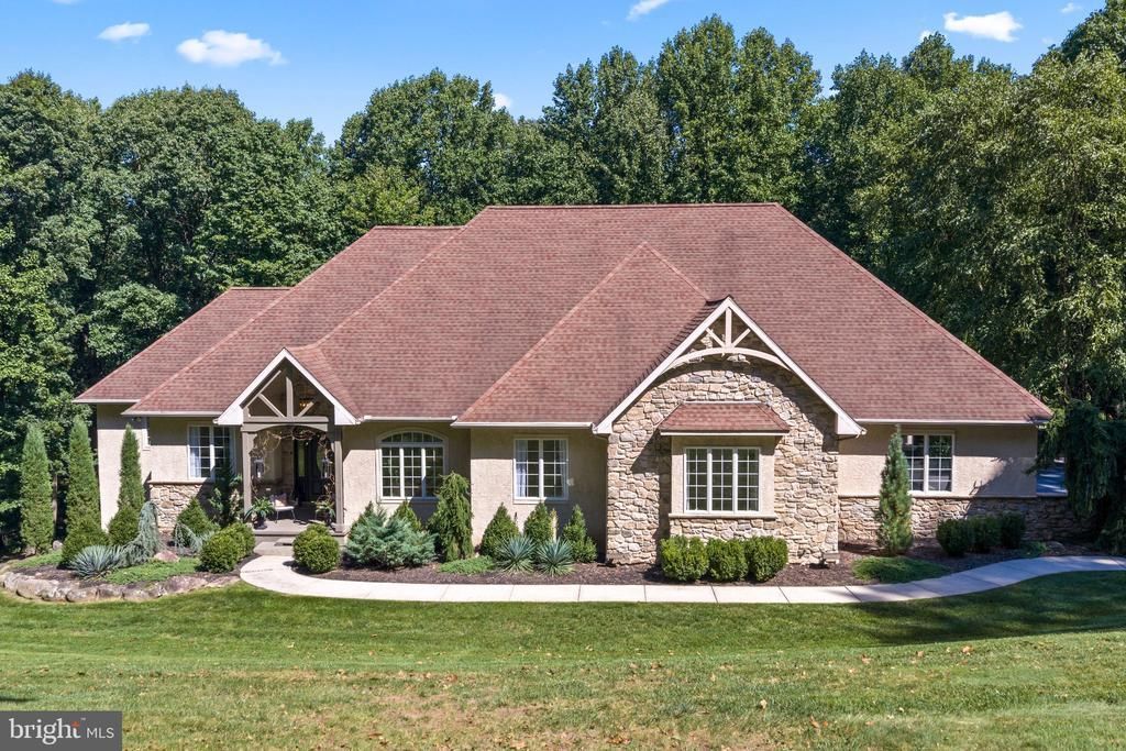 8 BORDEAUX DRIVE, MOHNTON, PA 19540