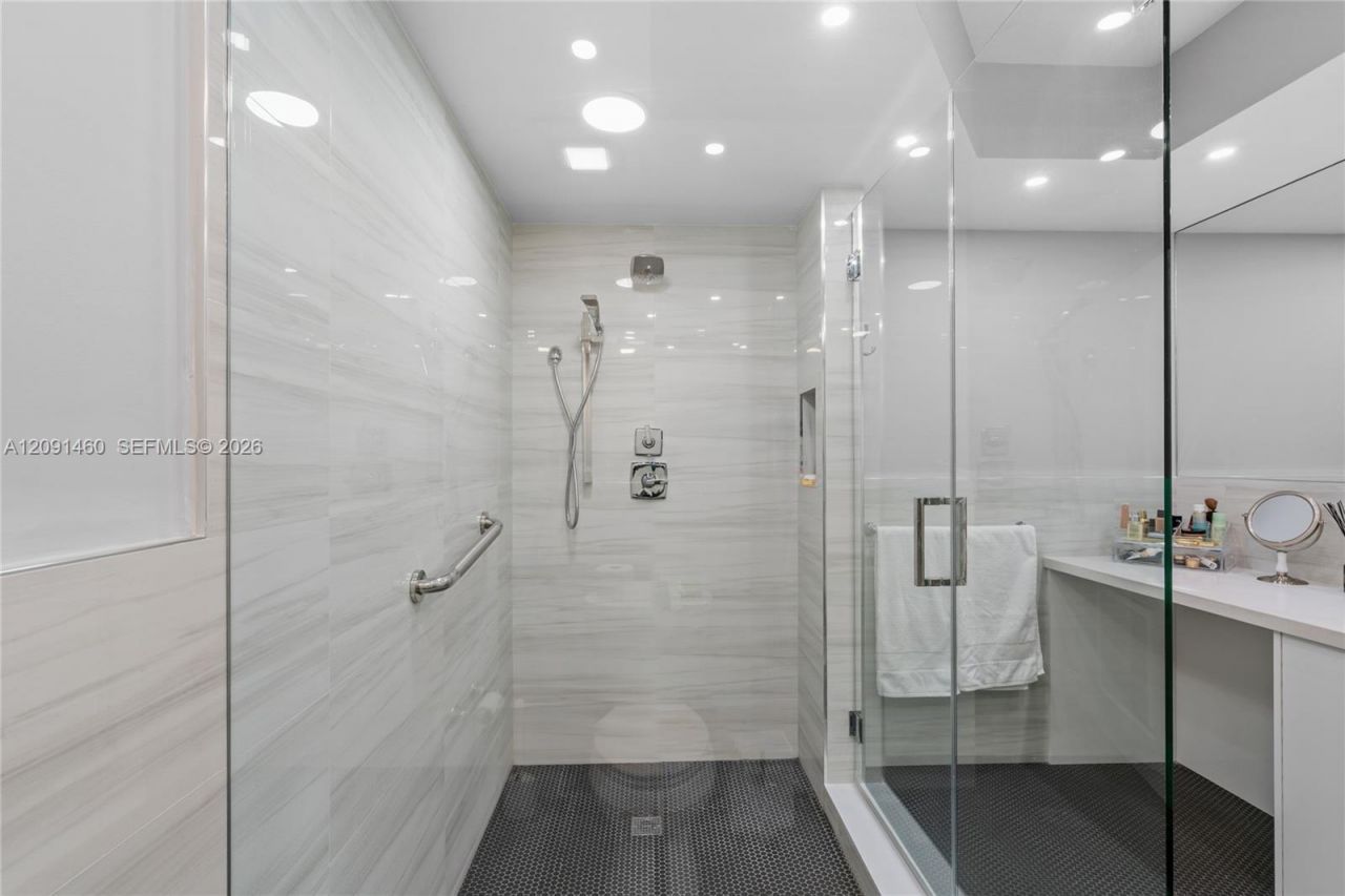 17555 Atlantic Blvd , Unit UPH3, Sunny Isles Beach, FL 33160 Photo